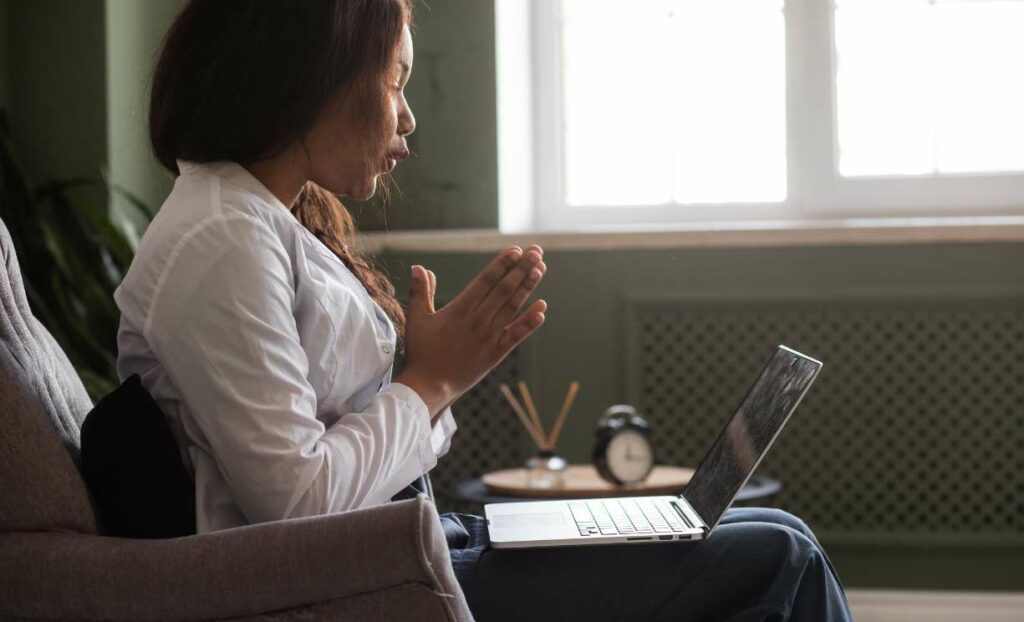Role Of Online Therapists For Agoraphobia