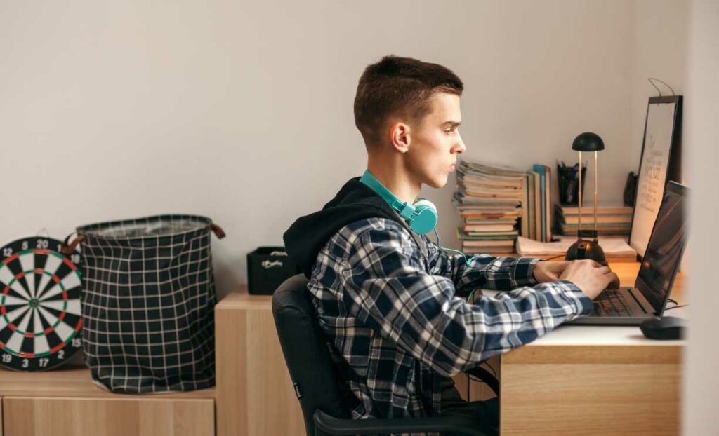 Finding The Right Online Therapy For Teenagers